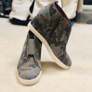 Camo wedge sneakers
